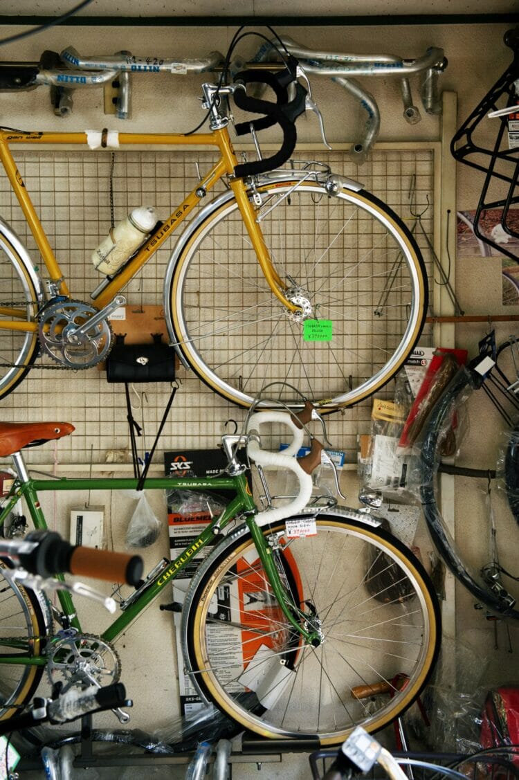 街の自転車店に目を向けると、思わぬ発見がある。