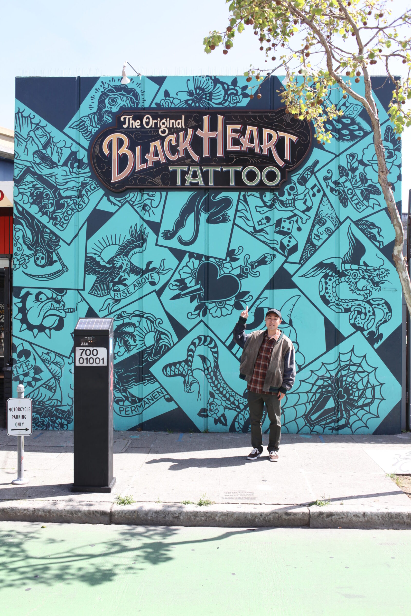 「Black Heart Tattoo」のサイン