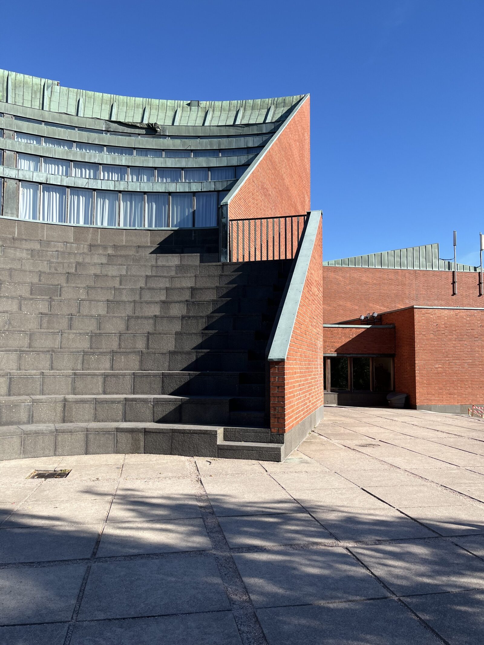 『アアルト大学』の謎の階段