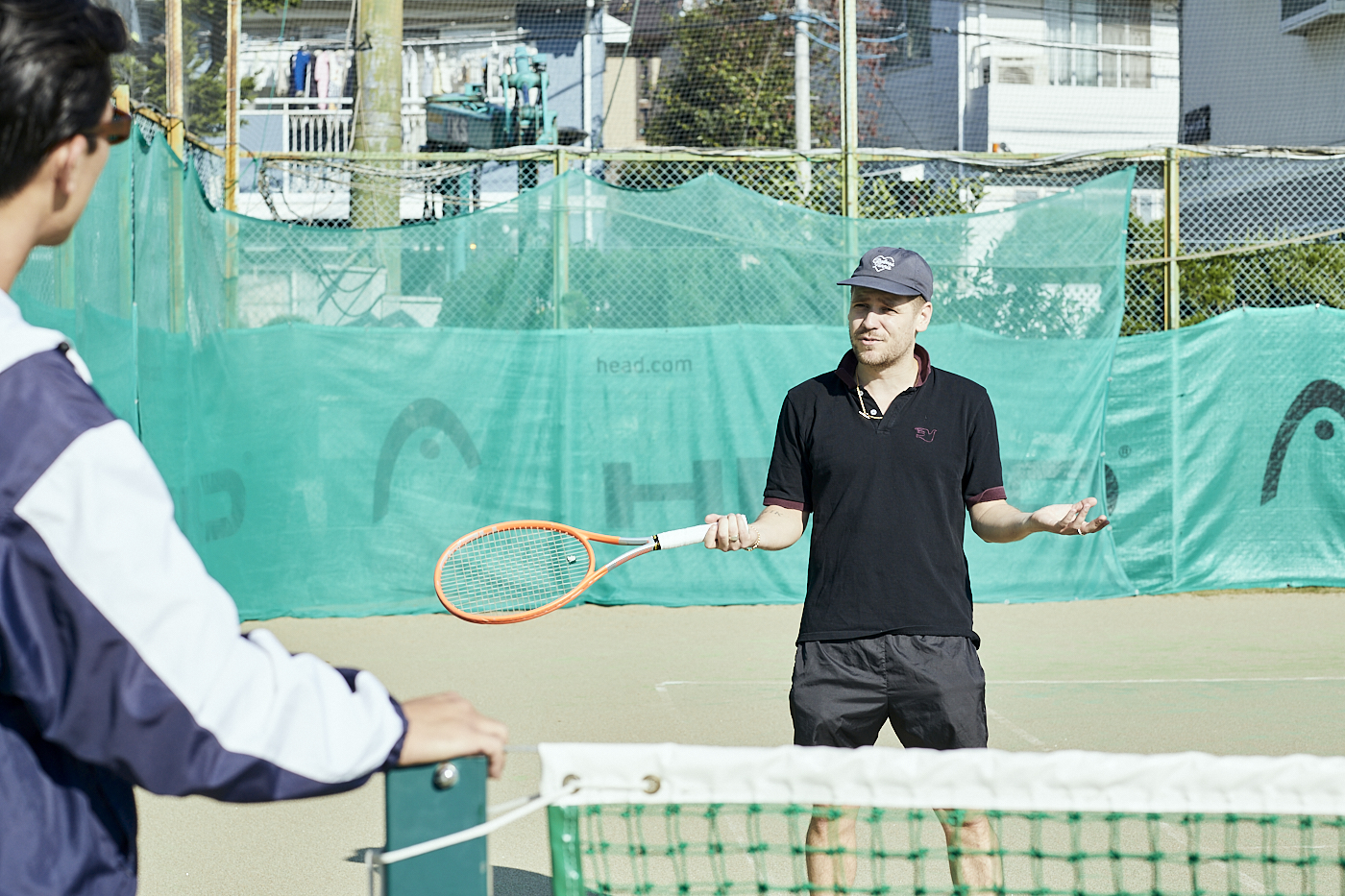 テニスカルチャーをルーツに持つブランド〈Palmes〉とディレクターのニコライ・ハンソン。