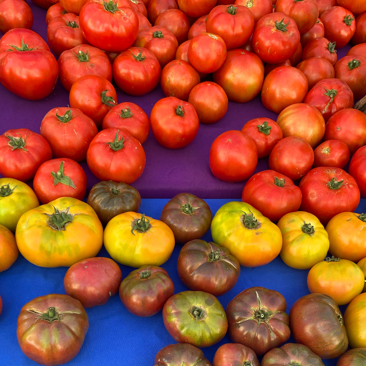 ファーマーズマーケットのトマト