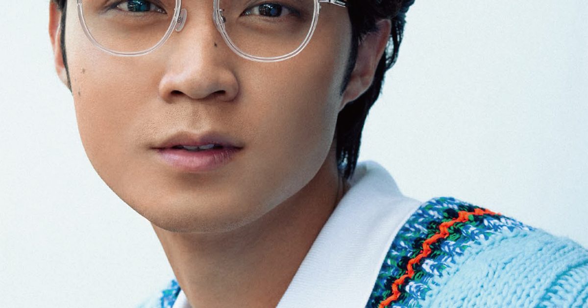 俳優の磯村勇斗さんが〈ラコステ アイウェア〉の初代