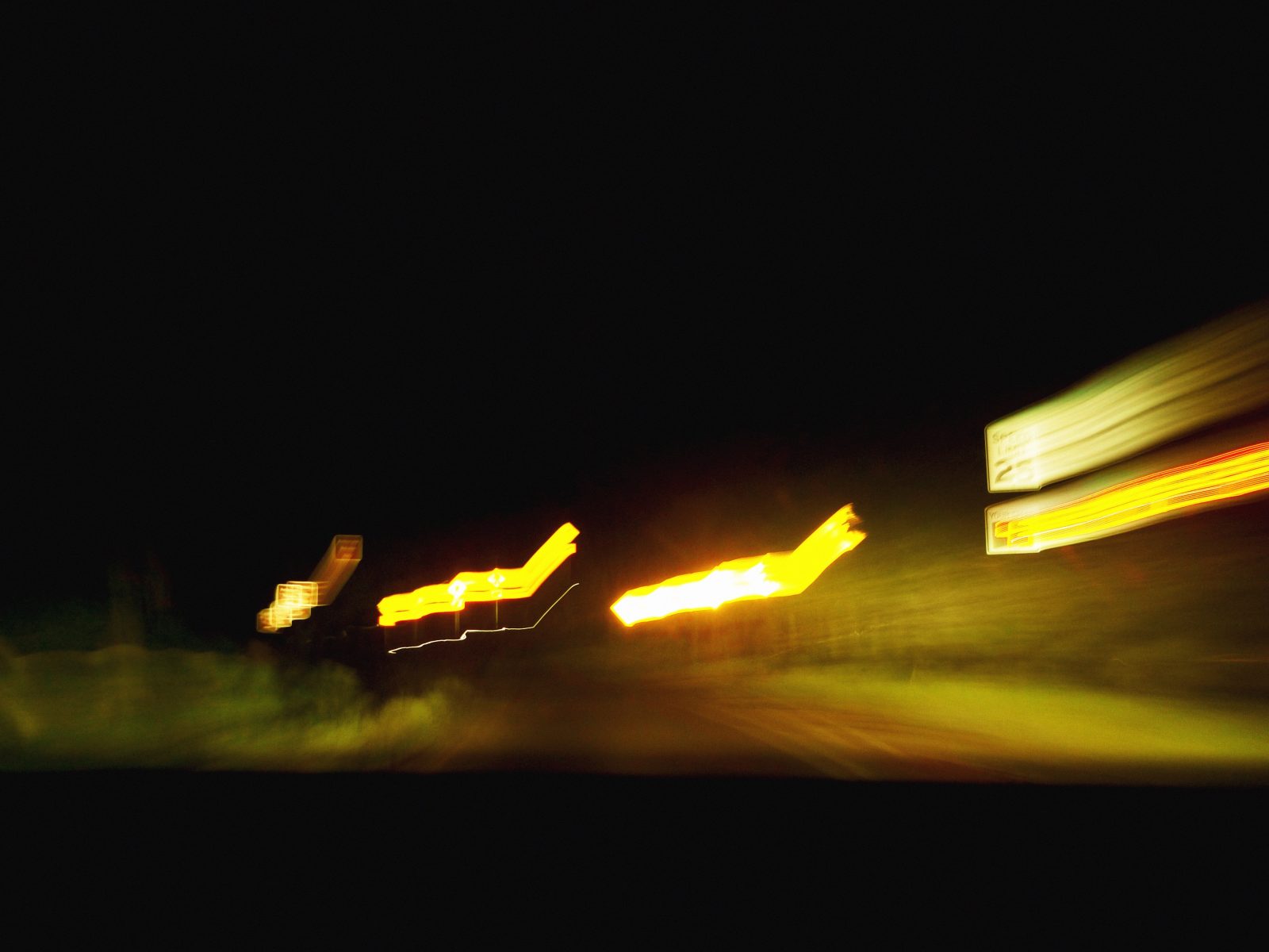 深夜の道路