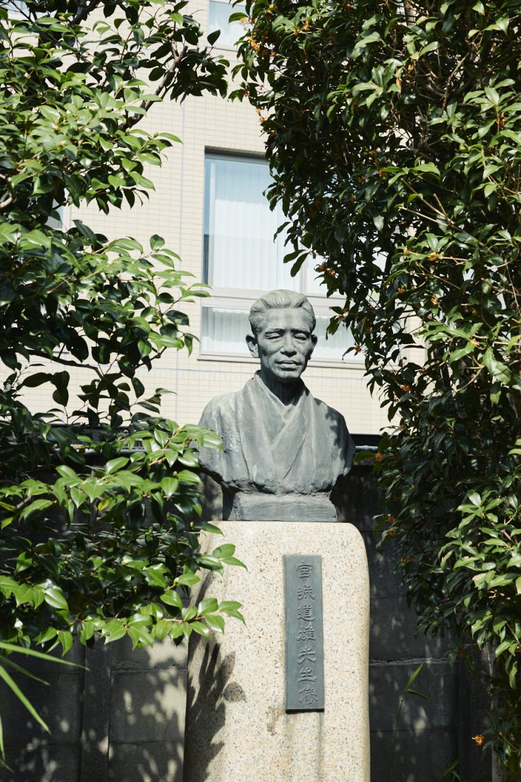 「現代邦楽の父」ゆかりの地に建てられた、日本で最初の音楽家記念館『宮城道雄記念館』。