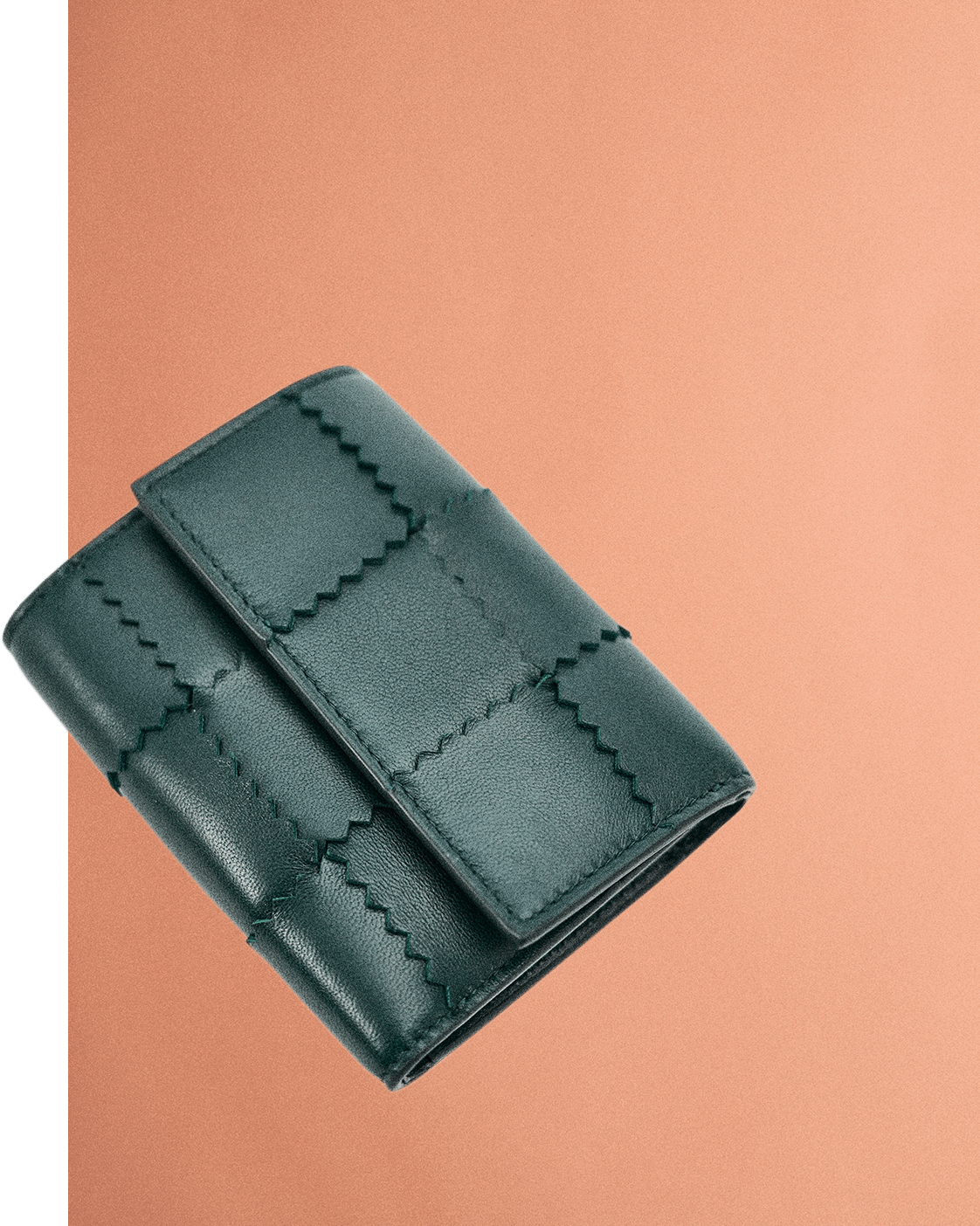〈ボッテガ・ヴェネタ〉の財布
