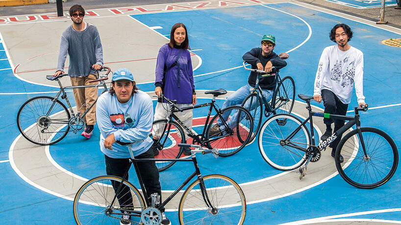 ニューヨークの〈LQQK Studio〉メンバーが自転車で集合