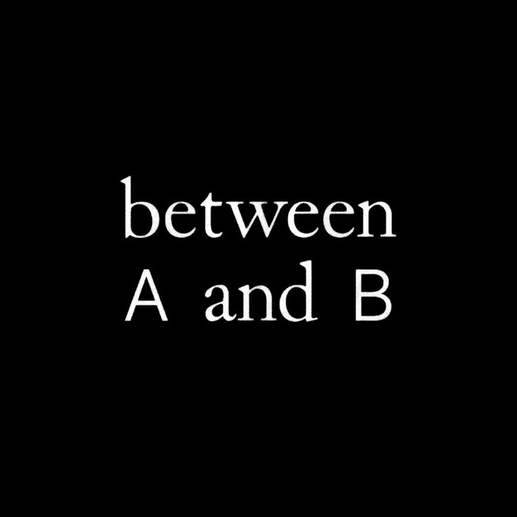 写真展『between A and B』が開催。