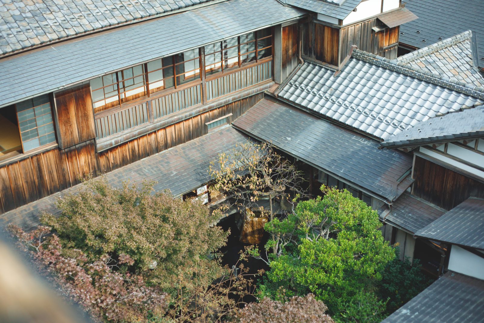 空間そのものを象った彫刻家のアトリエ兼住居『朝倉彫塑館』。