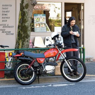 バイカーたちの軽やかな愛車と気負わない着こなし。