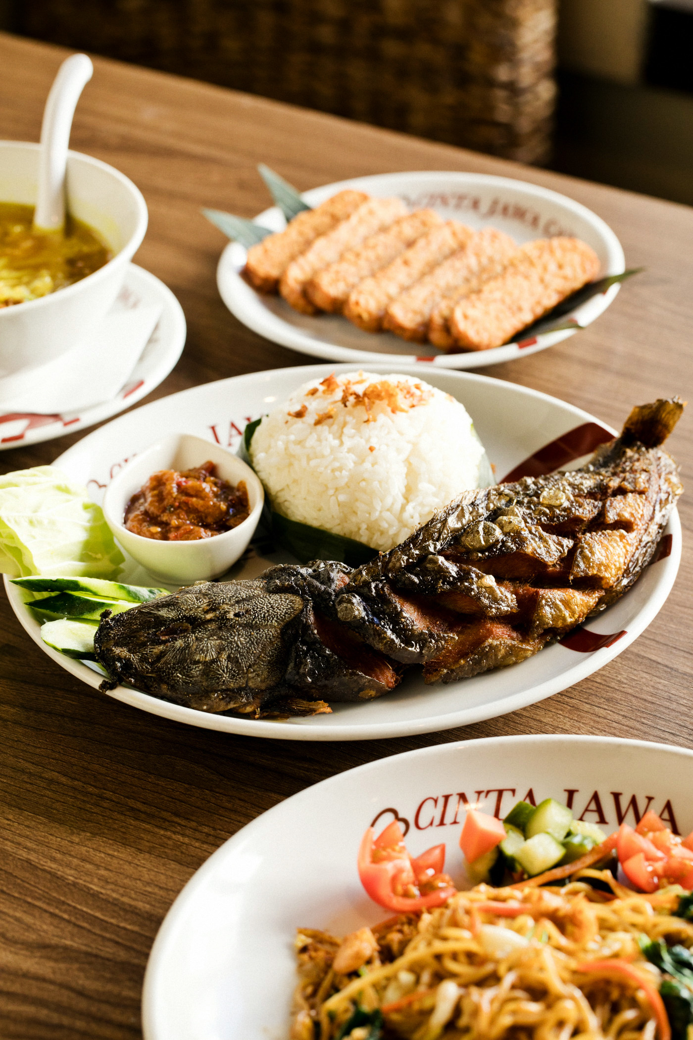 インドネシア料理店『チンタ ジャワ カフェ』／異国の店主と土地の味。Vol.37