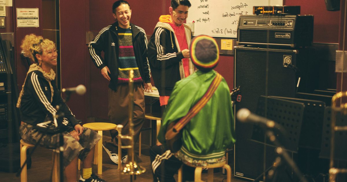 adidas Originals〉とミュージシャンの肖像。／ASOUND | POPEYE Web