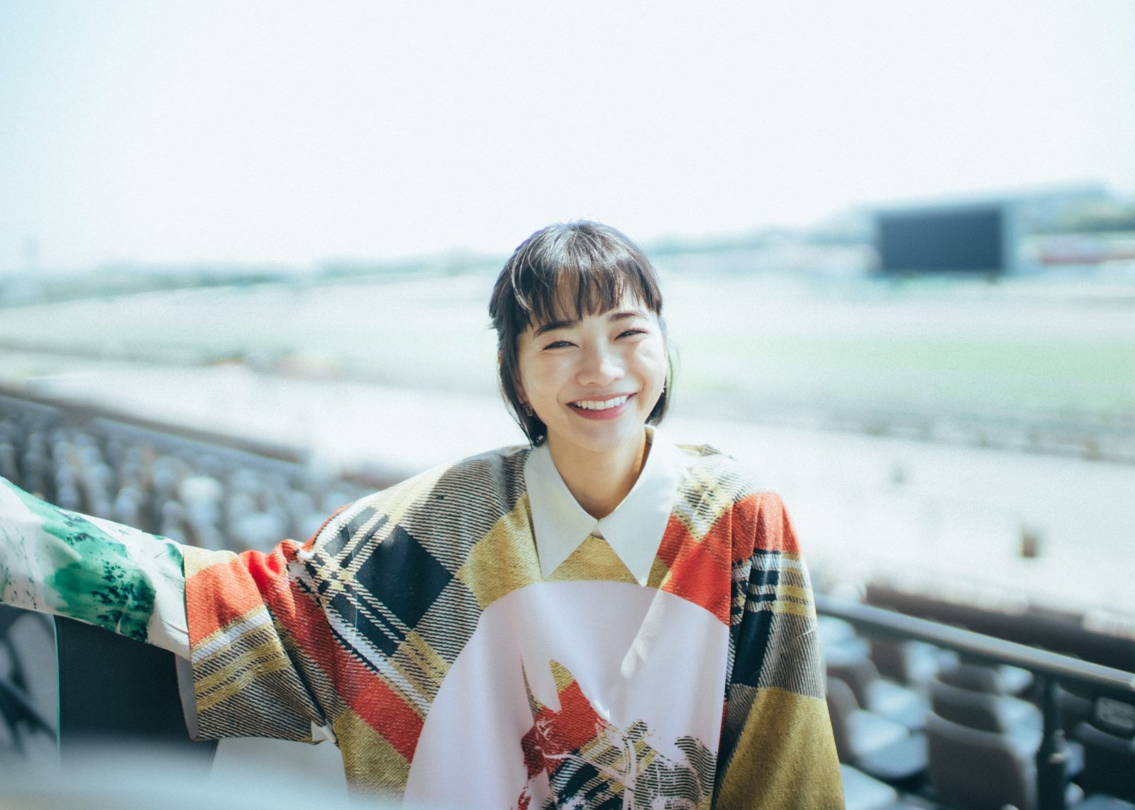見上愛さんと、春風吹く東京競馬場へ。