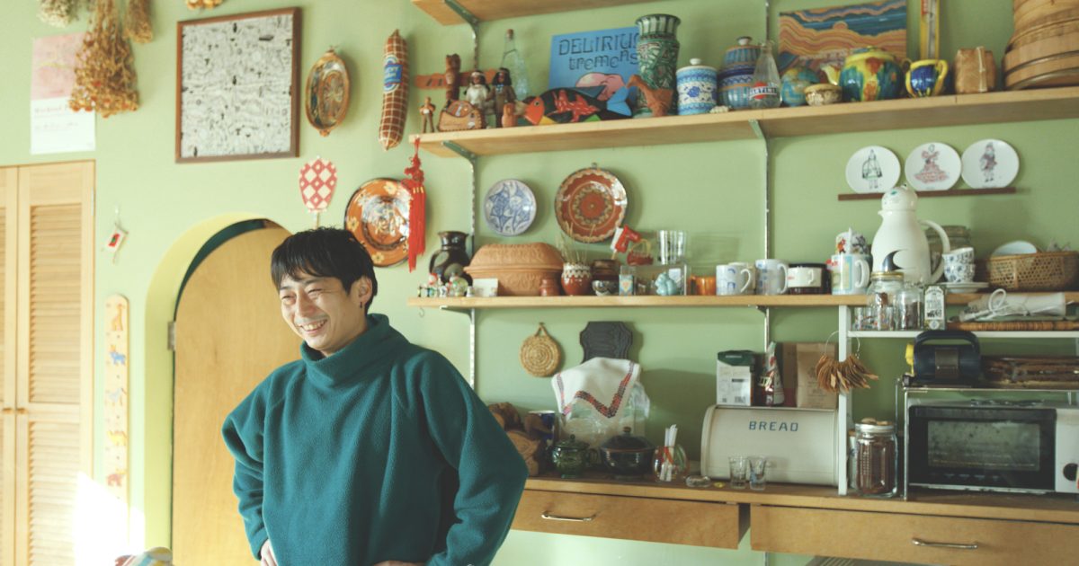 芸術の町」と呼ばれる地で、近所の人の知恵を借りて古い民家をDIY