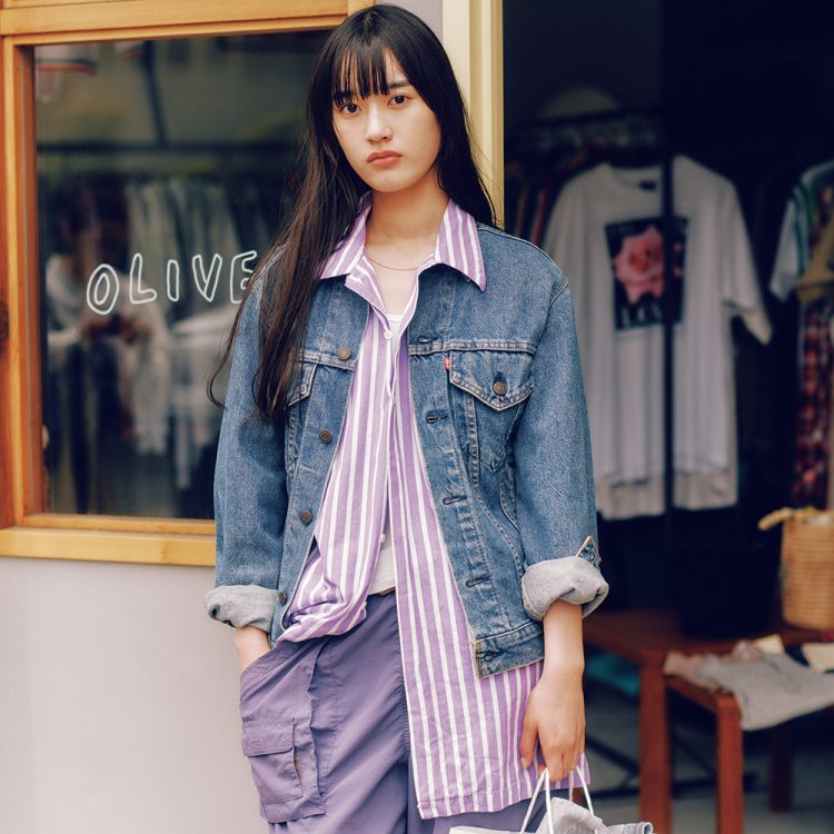 お下がりの〈リーバイス〉のデニムジャケット。