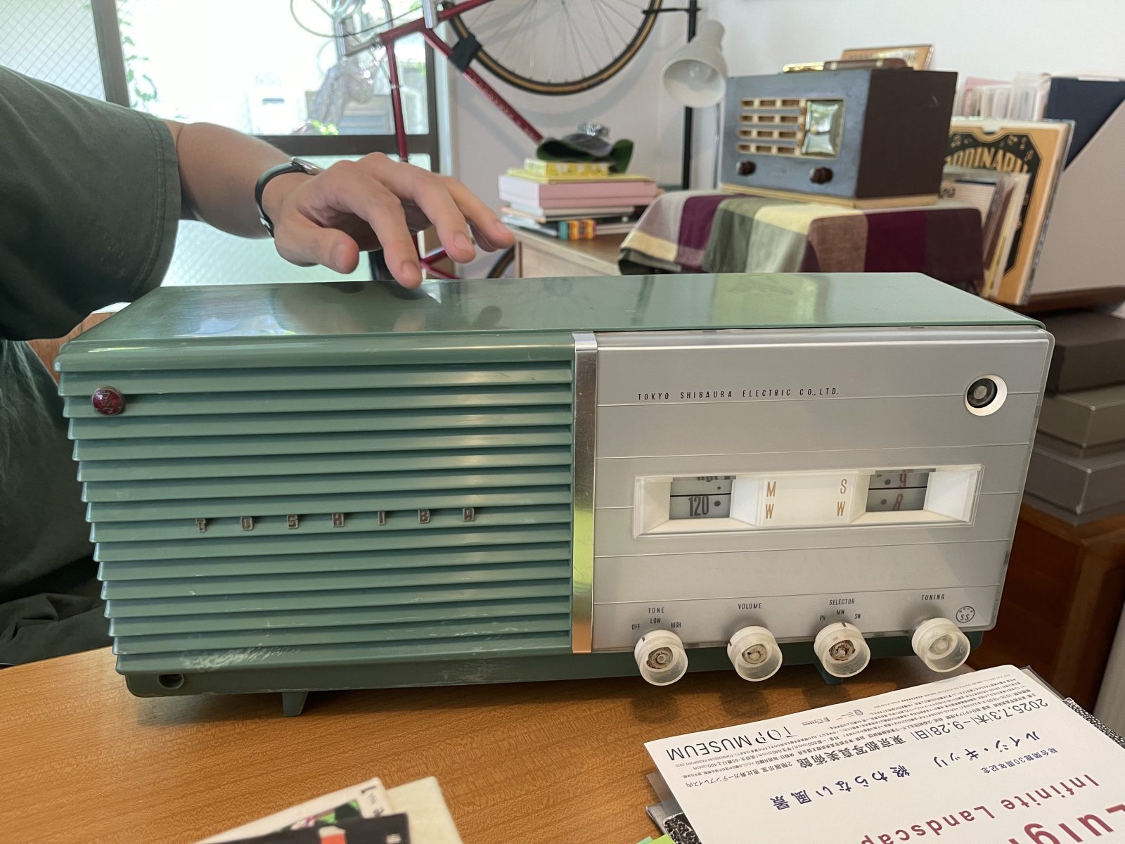 AM放送が終了！？　1979年発売のラジオ特集と〈東芝〉の真空管ラジオで短波放送を。