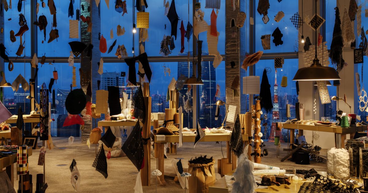 シャネル〉の手仕事の気高さを体感できる『la Galerie du 19M Tokyo