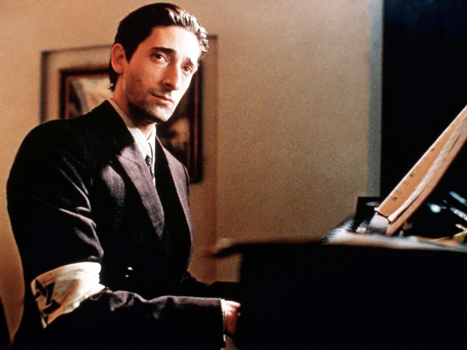 Adrien Brody, 
2002 : 
Rising Hollwood actor Adrien Brody stars as 'Wladyslaw Szpilman' in Polanki's 'The Pianist' (2002). The film is based on a man who survives the destruction of the Warsaw ghetto and the concentration camps in WWII. 2002 
(Photo by Camera Press/AFLO) [2255]