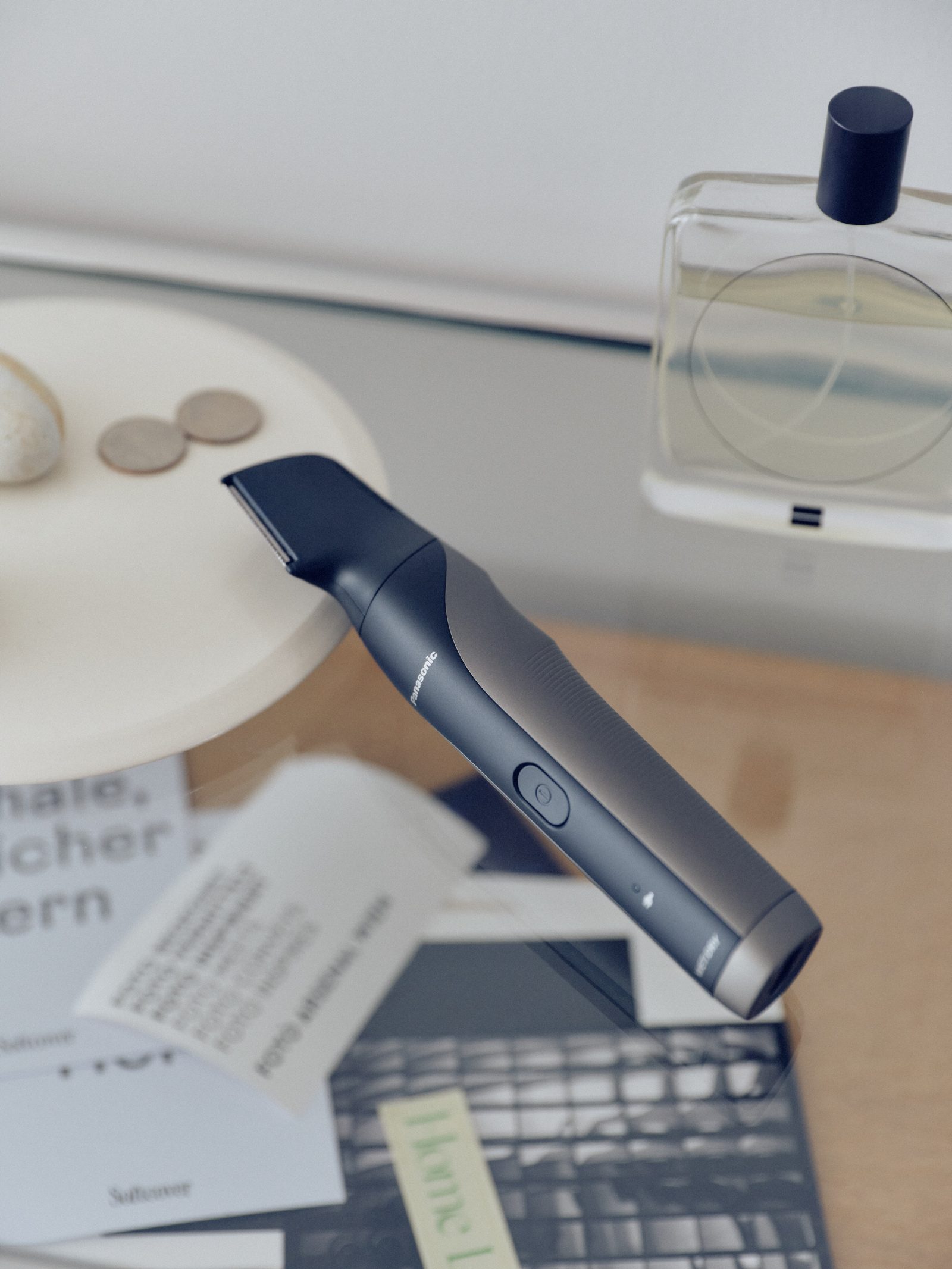 紳士の身だしなみに、〈パナソニック〉のボディトリマーを。