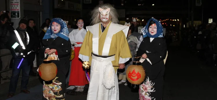 「王子 狐の行列」に行く。