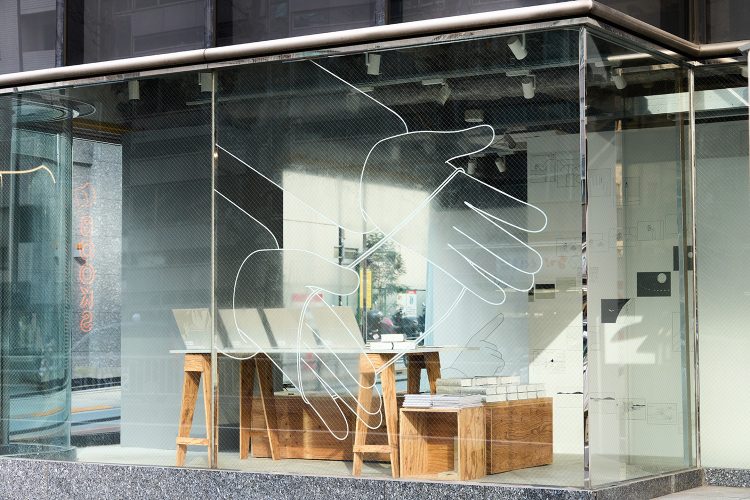 上海出身のカートゥーニスト、我是白さんのサイレントコミック『遊戯［完全版］』刊行記念展に行く。