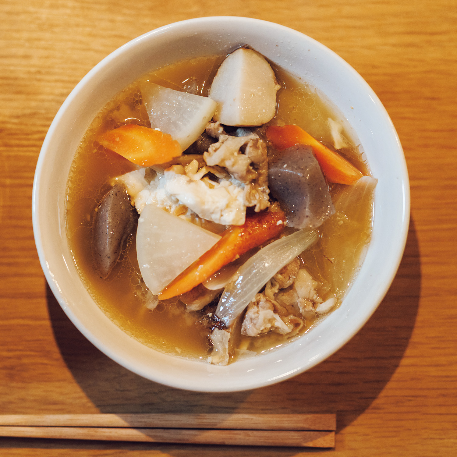 お肉をよく煮込む、豚汁。