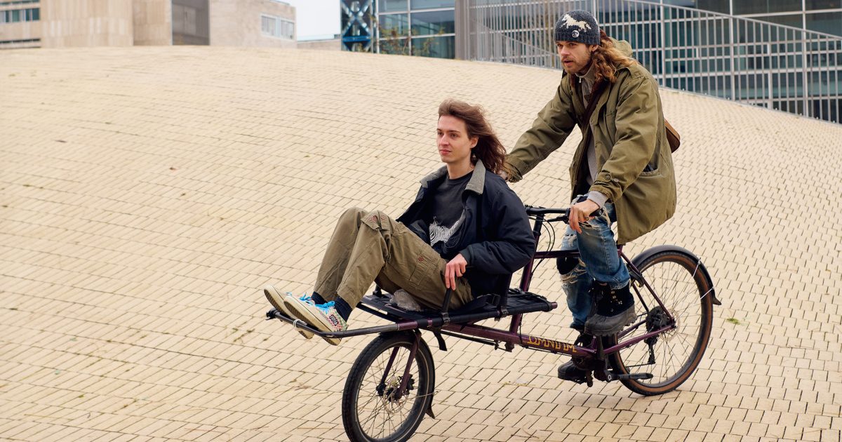 コペンハーゲン大学前の自転車置き場で。／STYLE SAMPLE '26