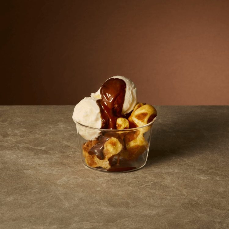 〈ブルーボトルコーヒー〉の期間限定チョコレートメニューが気になる。