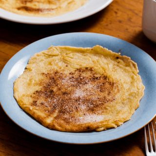 バターと砂糖で作るフランスのホームメイド・シンプルクレープ。