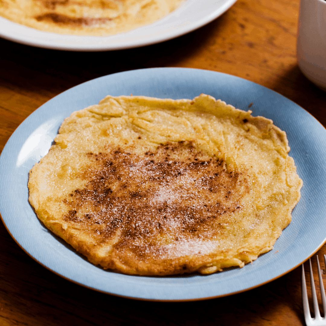 バターと砂糖で作るフランスのホームメイド・シンプルクレープ。