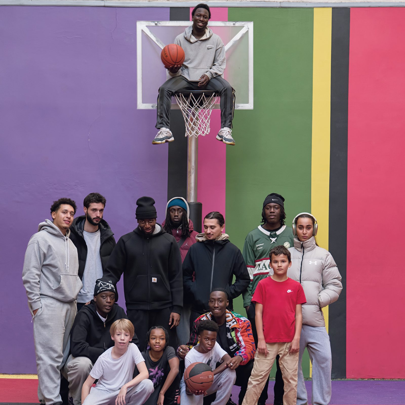 ピガール・コートに集うバスケクルー。