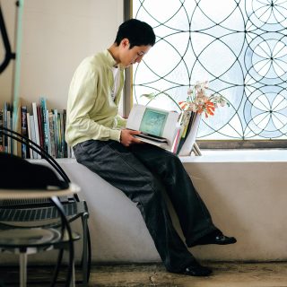 表現や生活の一部になる、作り込まないヘアと服。