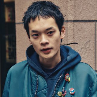 好きなカルチャーやファッションを服から髪型へと地続きに落とし込む。