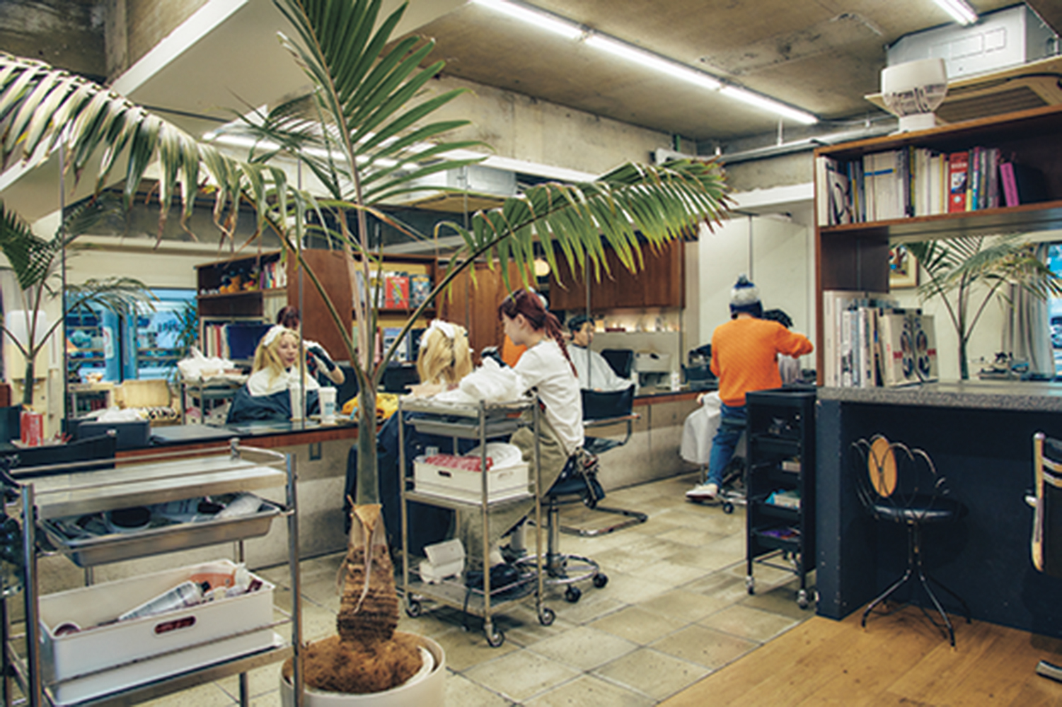 好きなカルチャーやファッションを服から髪型へと地続きに落とし込む。