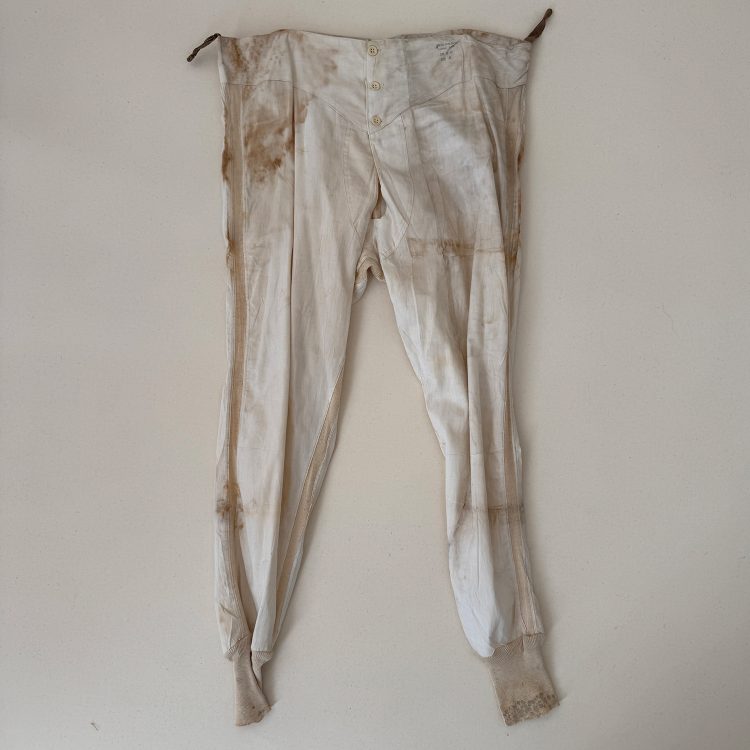 【#4】ボロボロの水着？