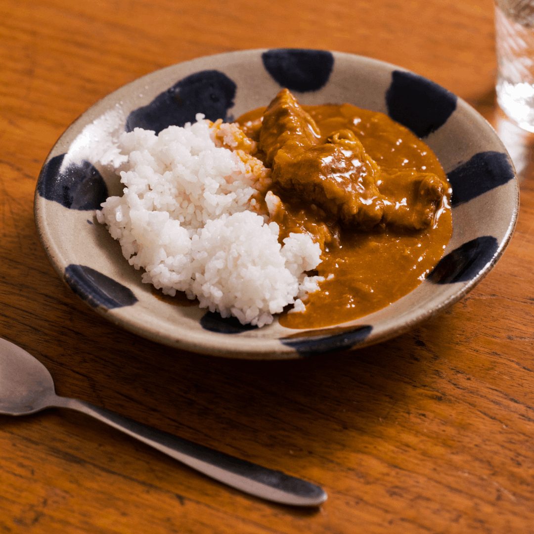 ルーは使わず、炒めた玉ねぎでカレーライス。