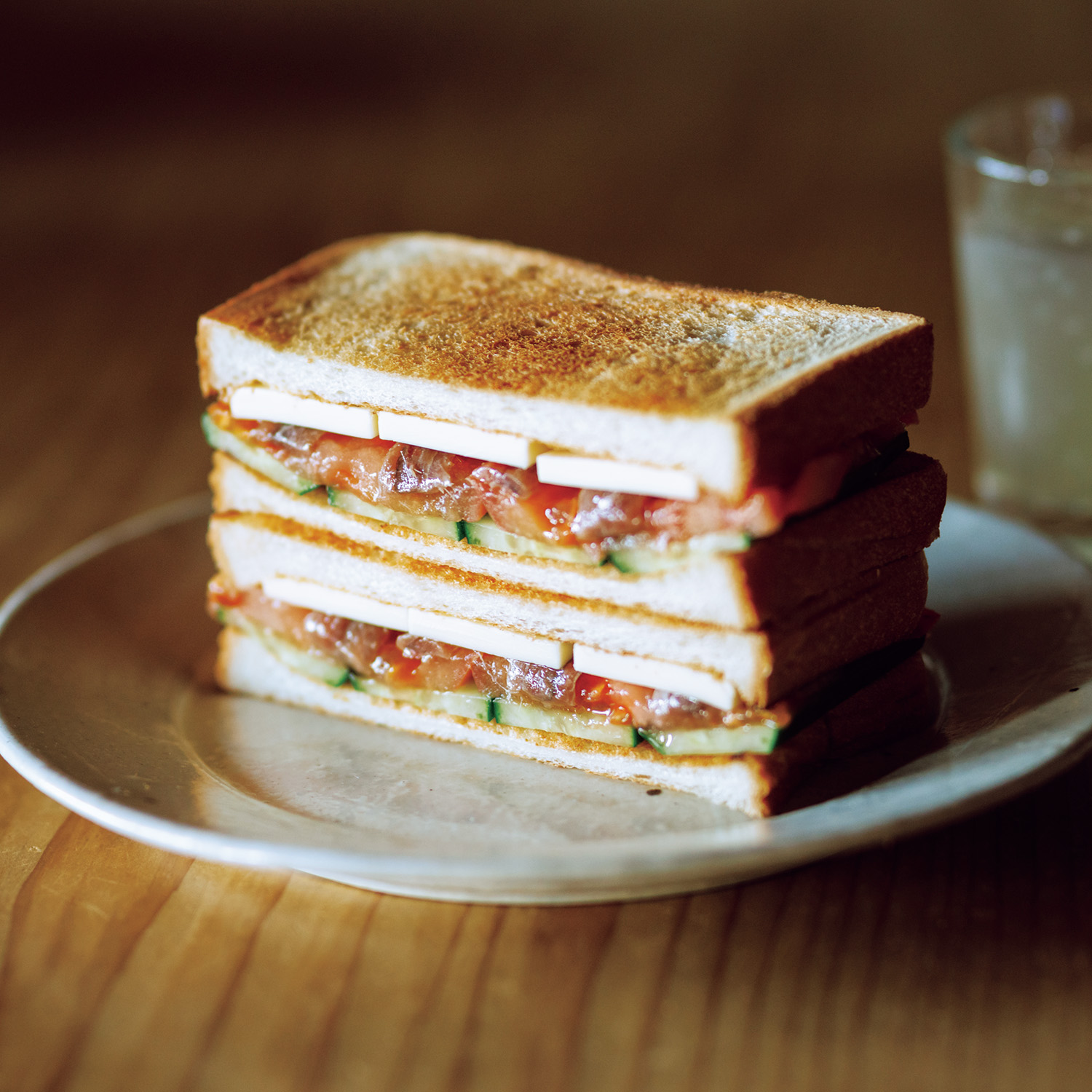 アンチョビバターを挟む、サンドイッチ。