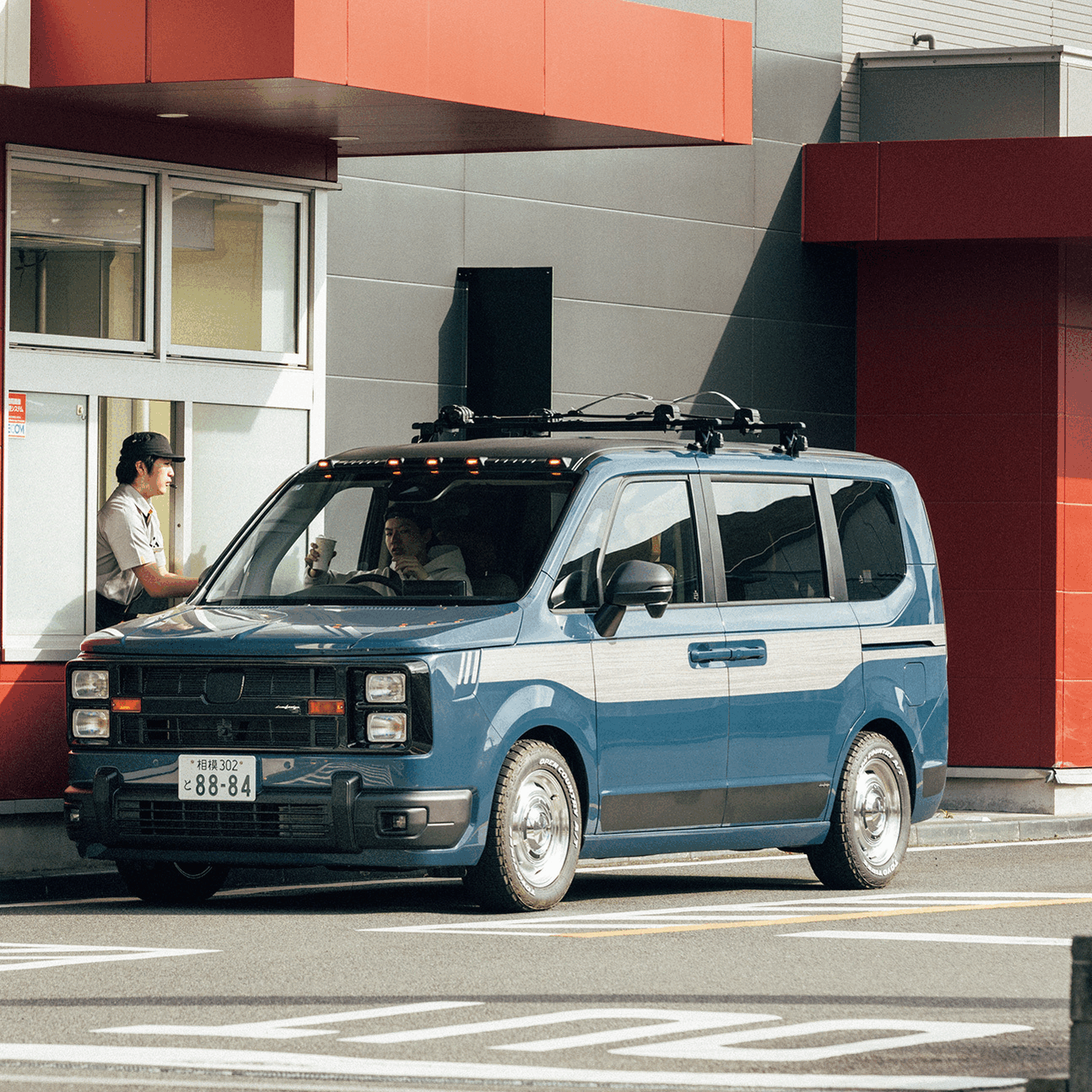 〈DAMD〉が作り続けている“カスタムカー”と過ごす日々、という選択肢も。