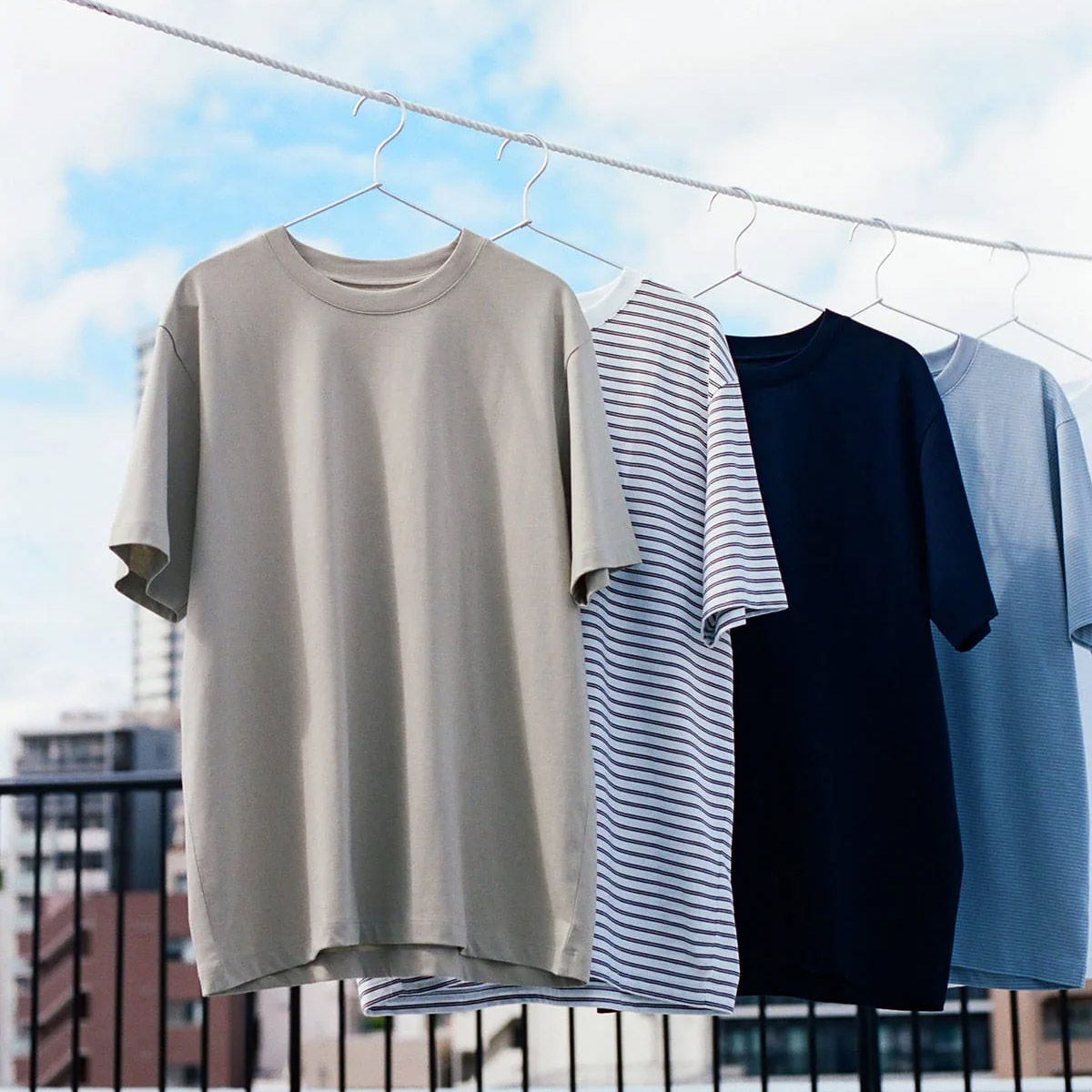 無地もボーダーも心地いい。〈無印良品〉のTシャツでこの夏も。