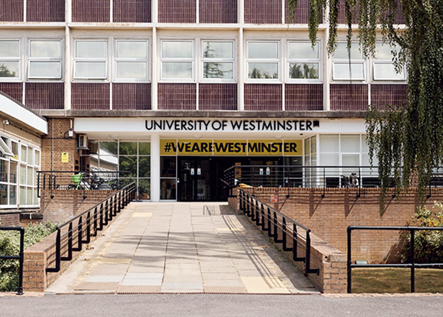 「Westminster Menswear Archive」には、イギリスファッションのすべてが保存されている。